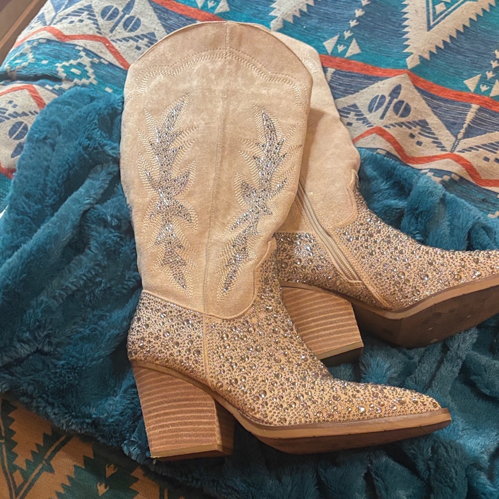 Elegant Tan Heeled Boots with Sparkling